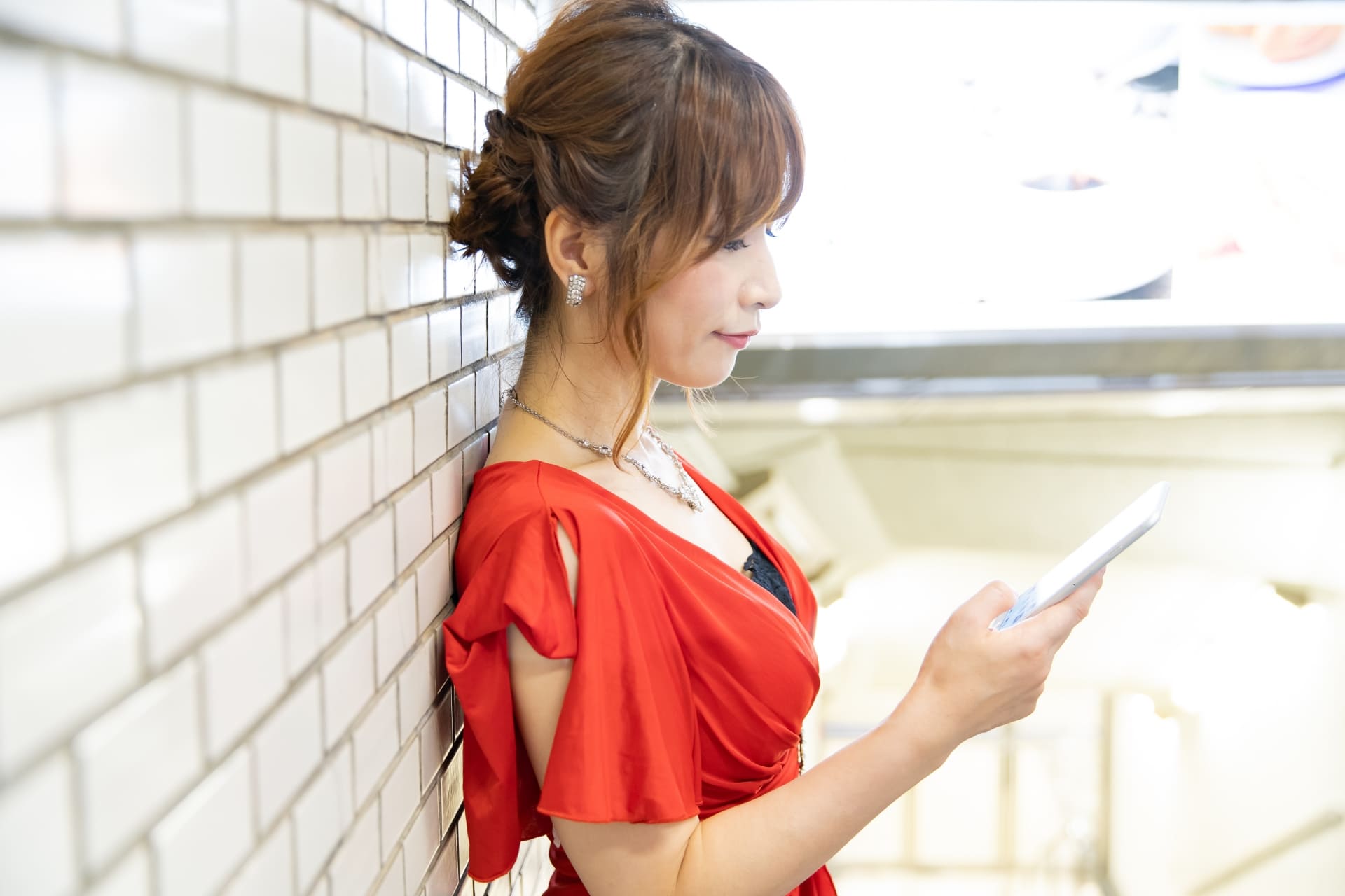 ナイトワークや夜職で働いても、日払いだったら税金はかからない？